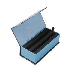 Flap top gift box with a magnetic closure